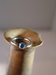 navelpiercing met blauw briljantje