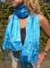 sjaal zijde,  turquoise met geborduurde bloemetjes 